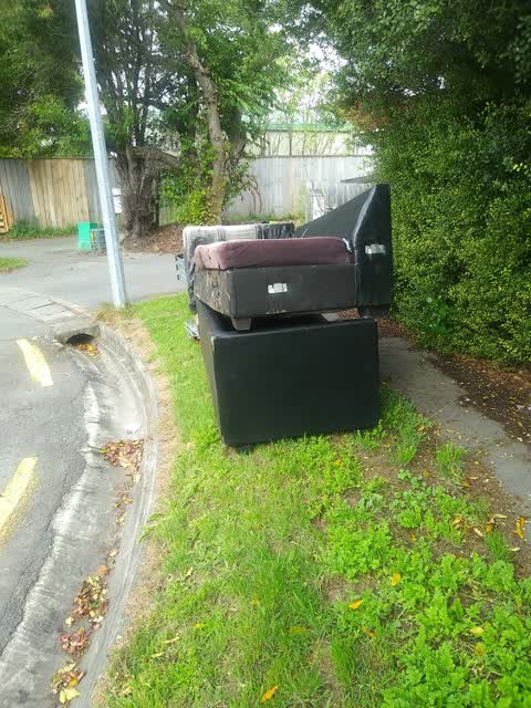 Rubbish/Recycling, a report photo