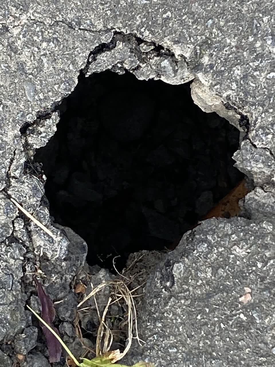 The photograph attached to this roading/streets report