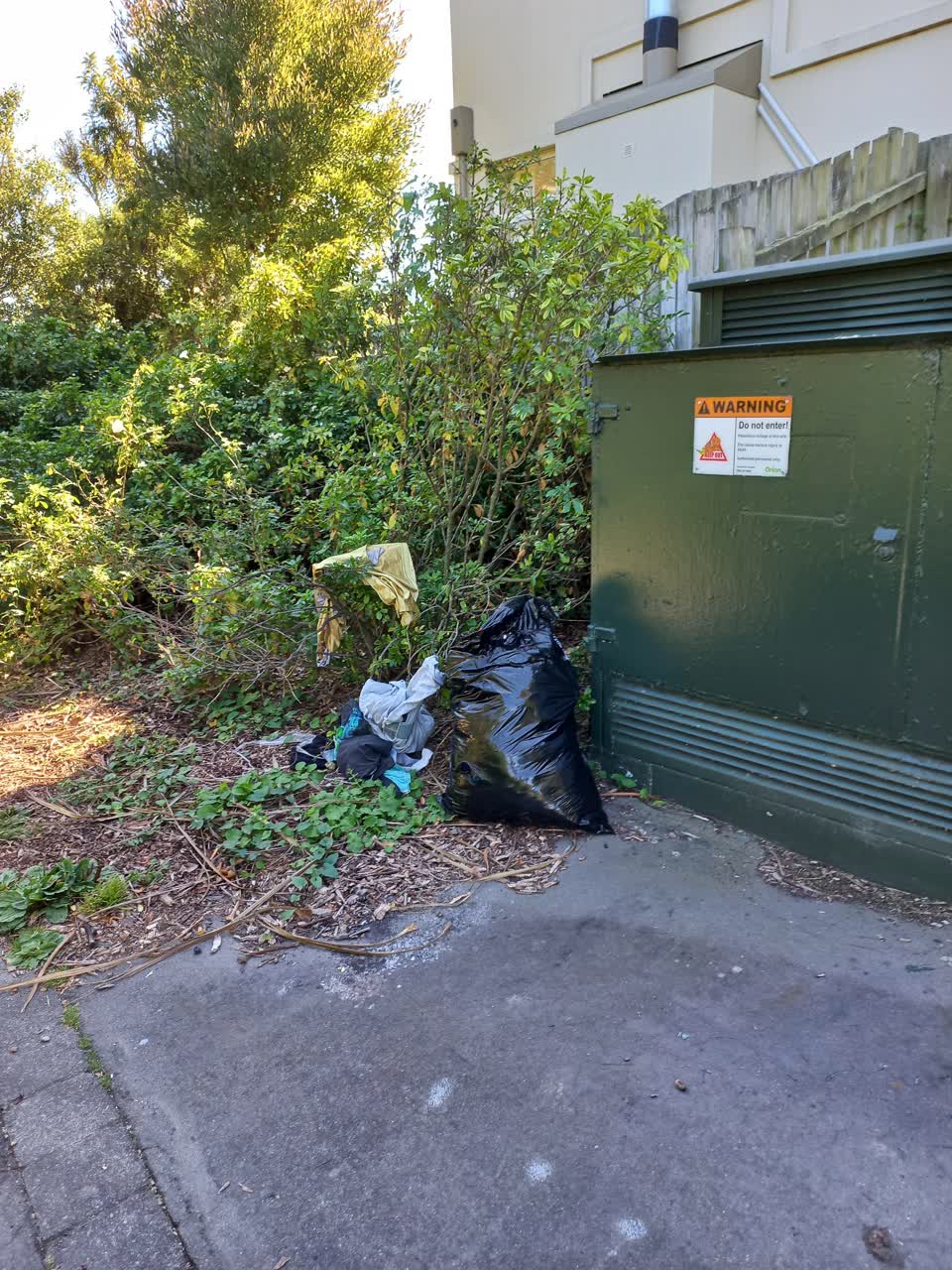The photograph attached to this rubbish/recycling report