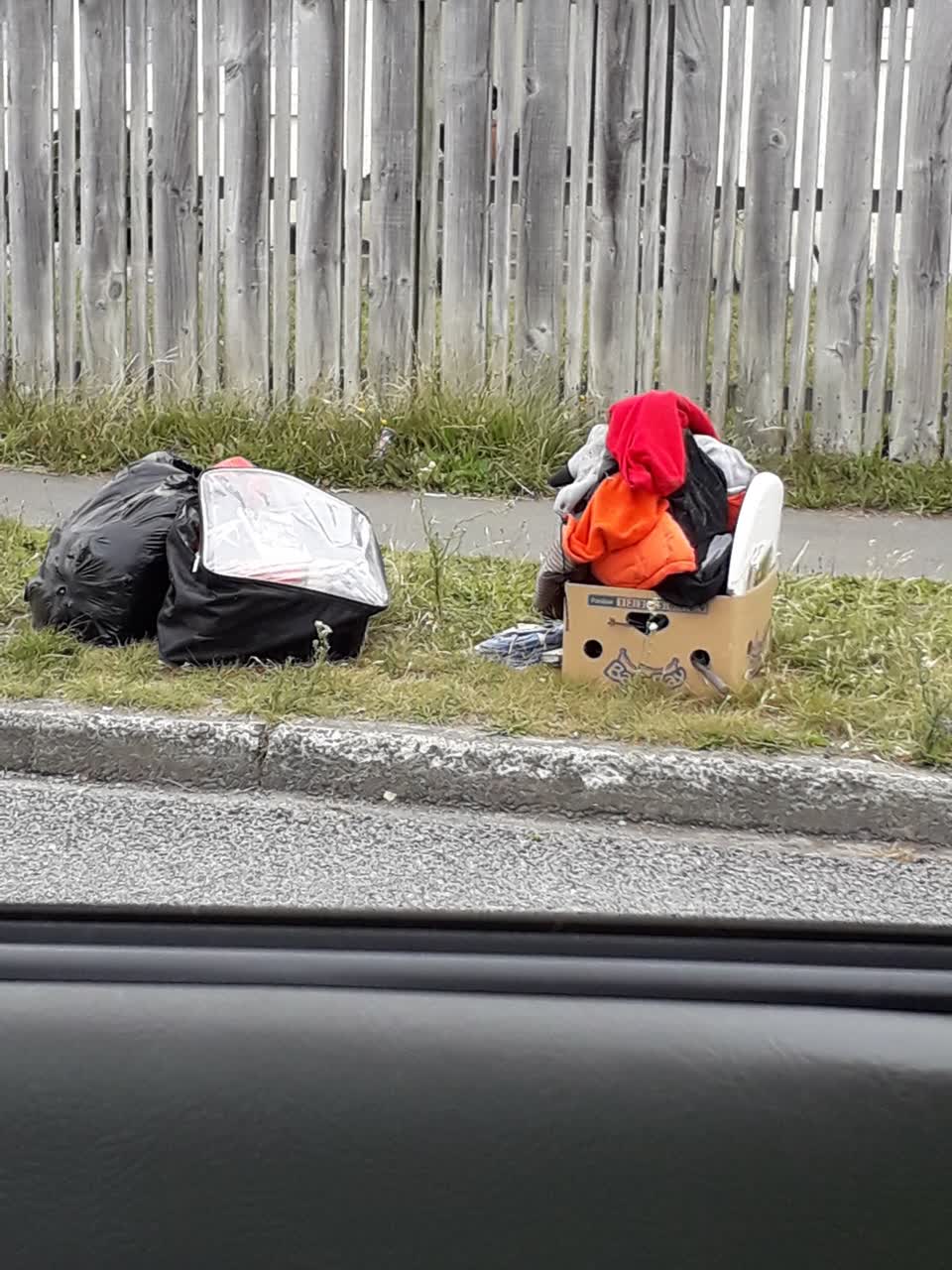 The photograph attached to this rubbish/recycling report