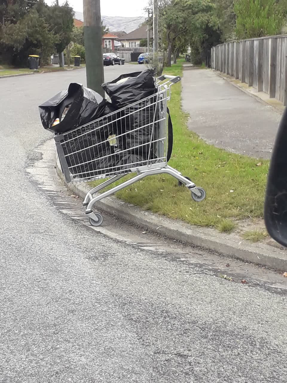 The photograph attached to this rubbish/recycling report