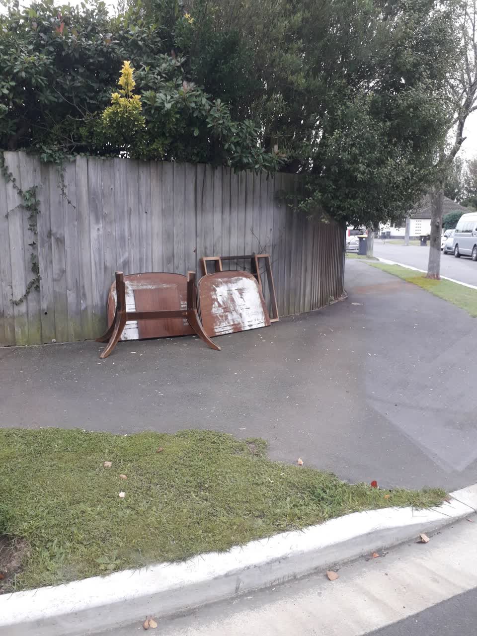 The photograph attached to this rubbish/recycling report