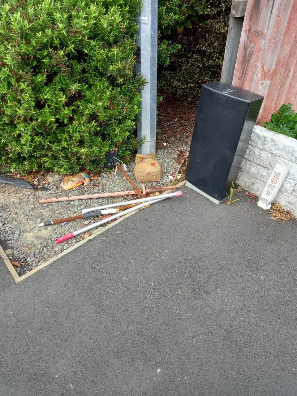 The photograph attached to this rubbish/recycling report