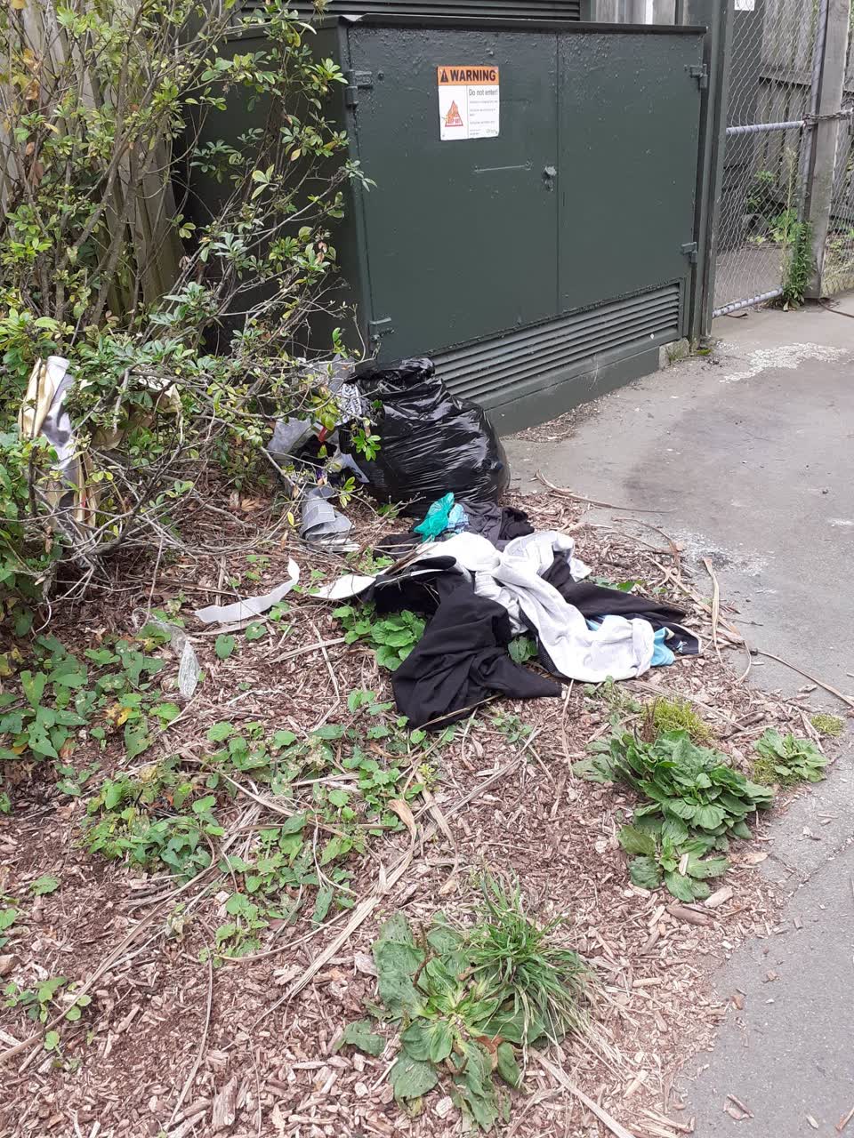 The photograph attached to this rubbish/recycling report