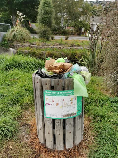 Rubbish/Recycling, a report photo
