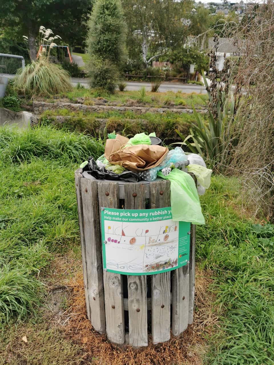 The photograph attached to this rubbish/recycling report