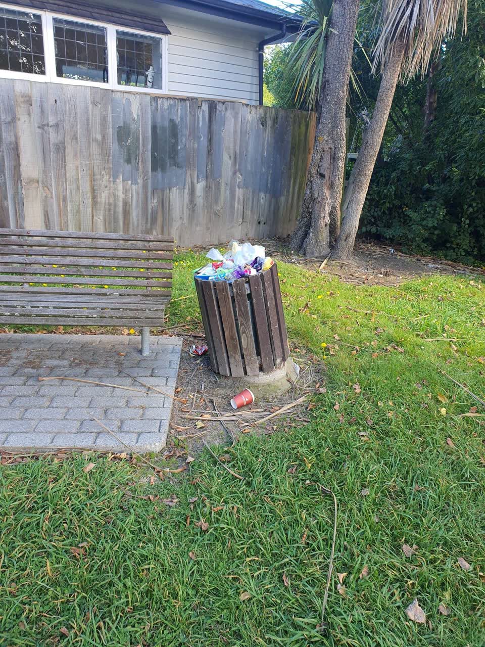 The photograph attached to this rubbish/recycling report