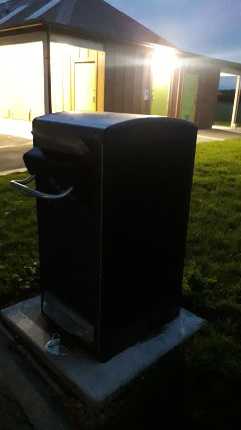 Rubbish/Recycling, a report photo
