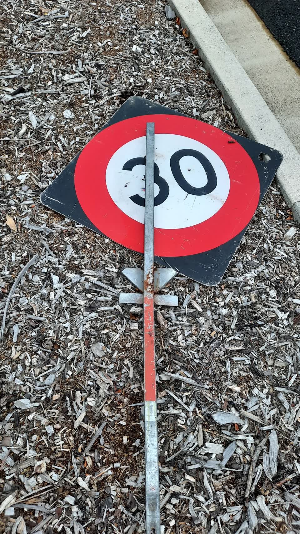 The photograph attached to this roading/streets report