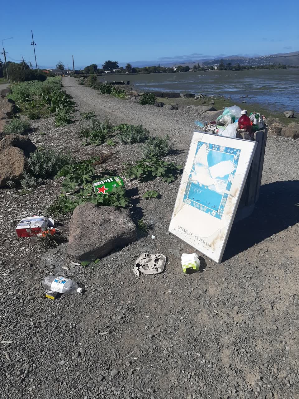 The photograph attached to this rubbish/recycling report