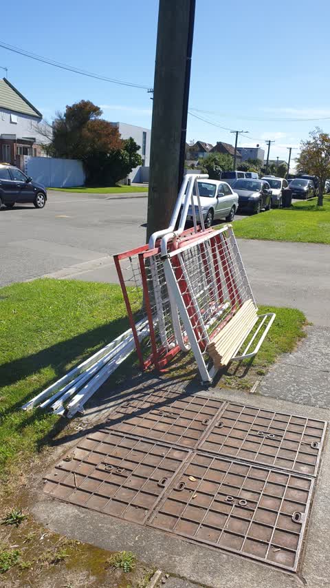 Rubbish/Recycling, a report photo