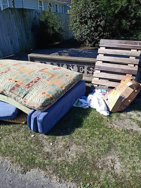 Rubbish/Recycling, a report photo