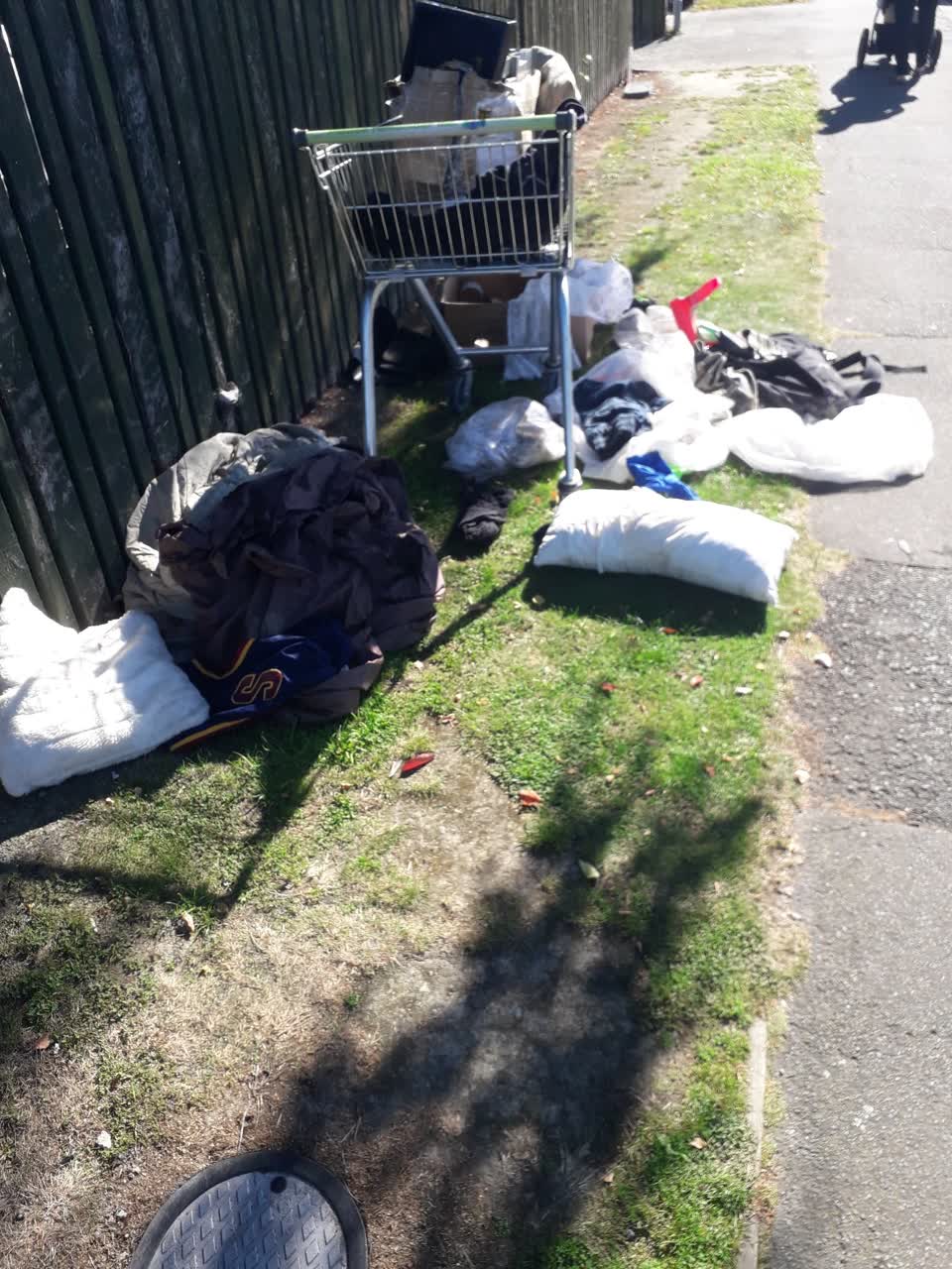 The photograph attached to this rubbish/recycling report