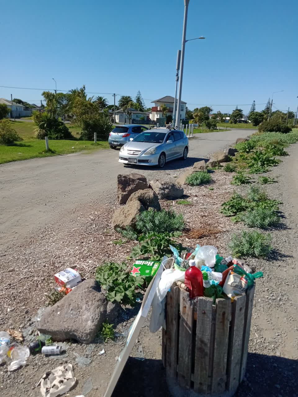 The photograph attached to this rubbish/recycling report