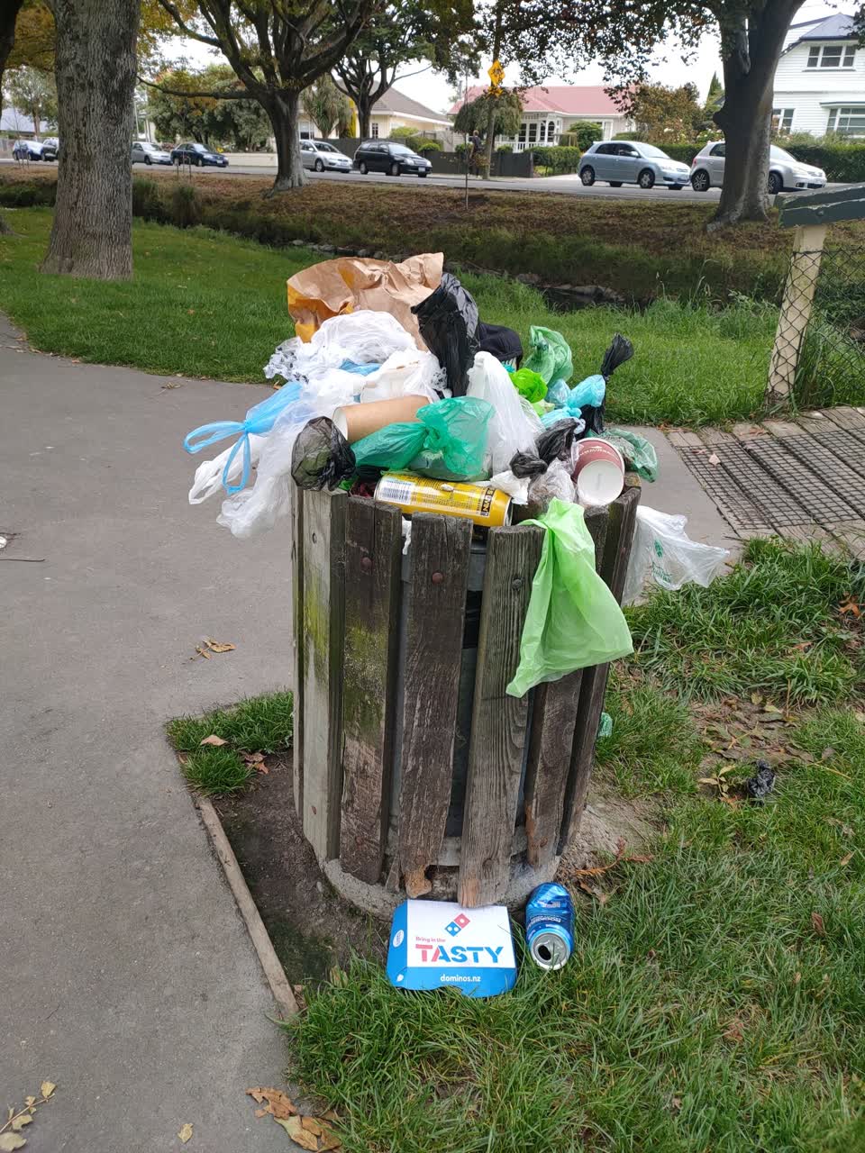 The photograph attached to this rubbish/recycling report