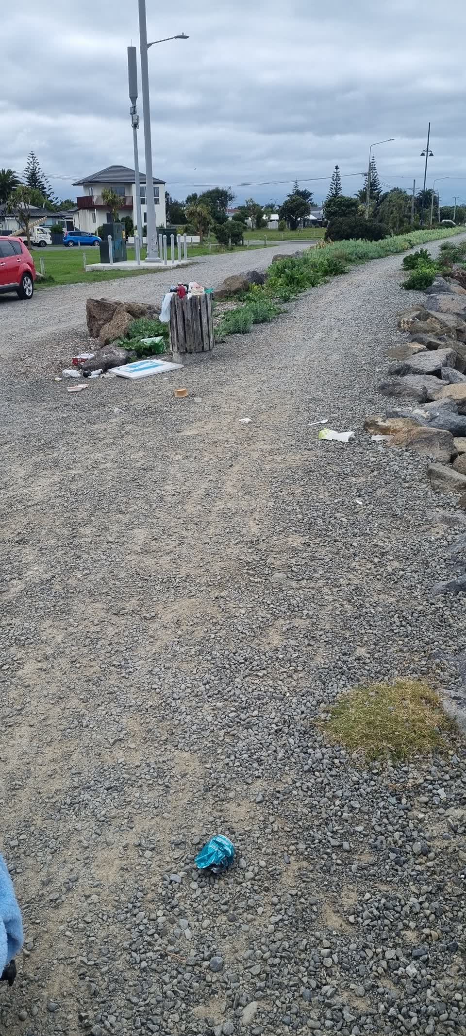 The photograph attached to this rubbish/recycling report