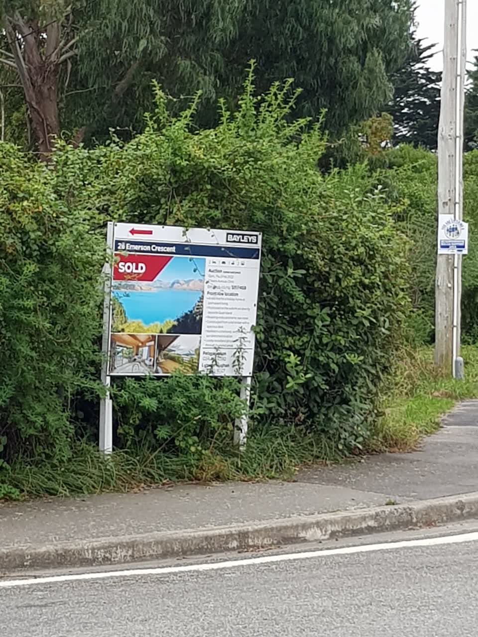 The photograph attached to this roading/streets report