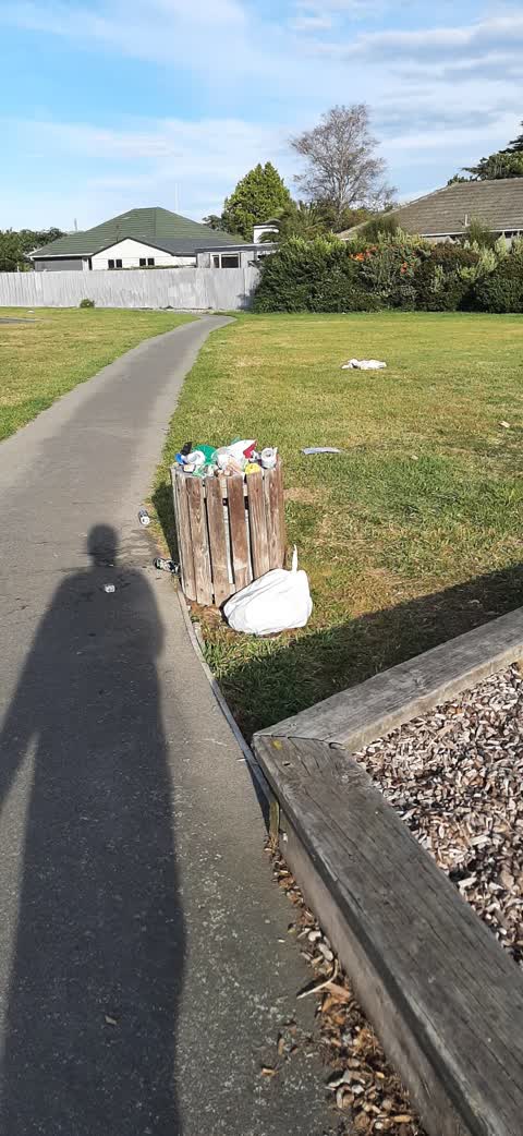 Rubbish/Recycling, a report photo