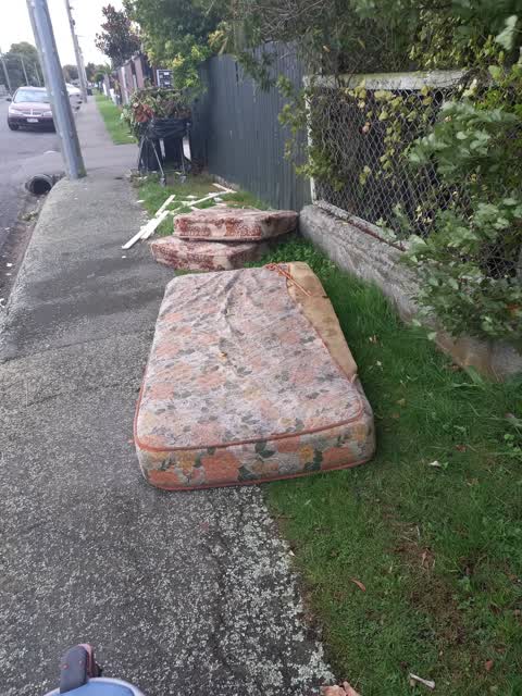 Rubbish/Recycling, a report photo