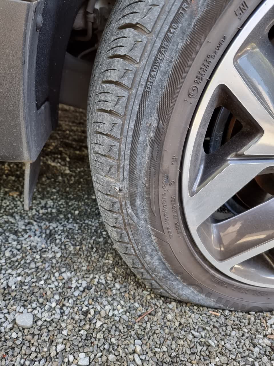 The photograph attached to this roading/streets report