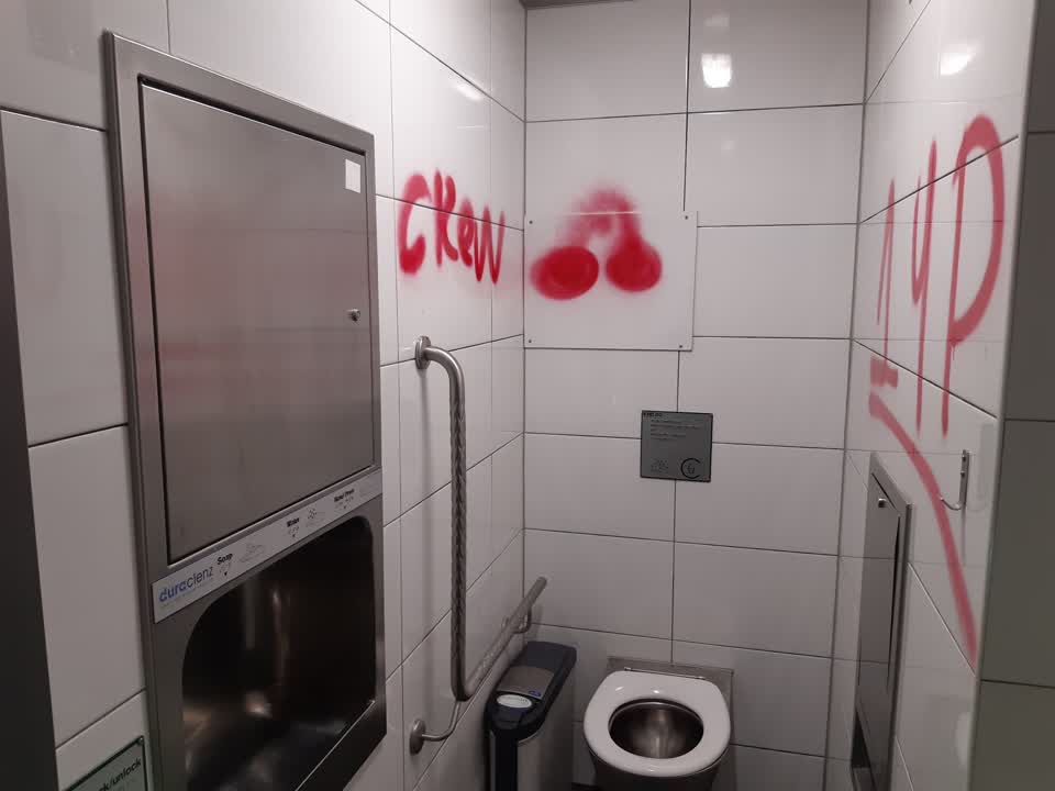 The photograph attached to this graffiti report