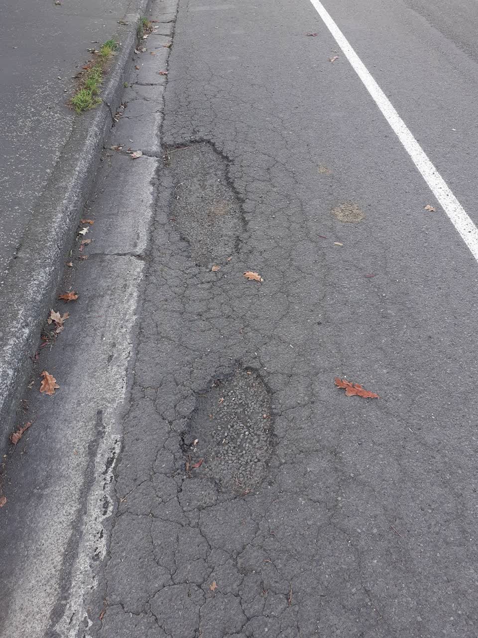 The photograph attached to this roading/streets report