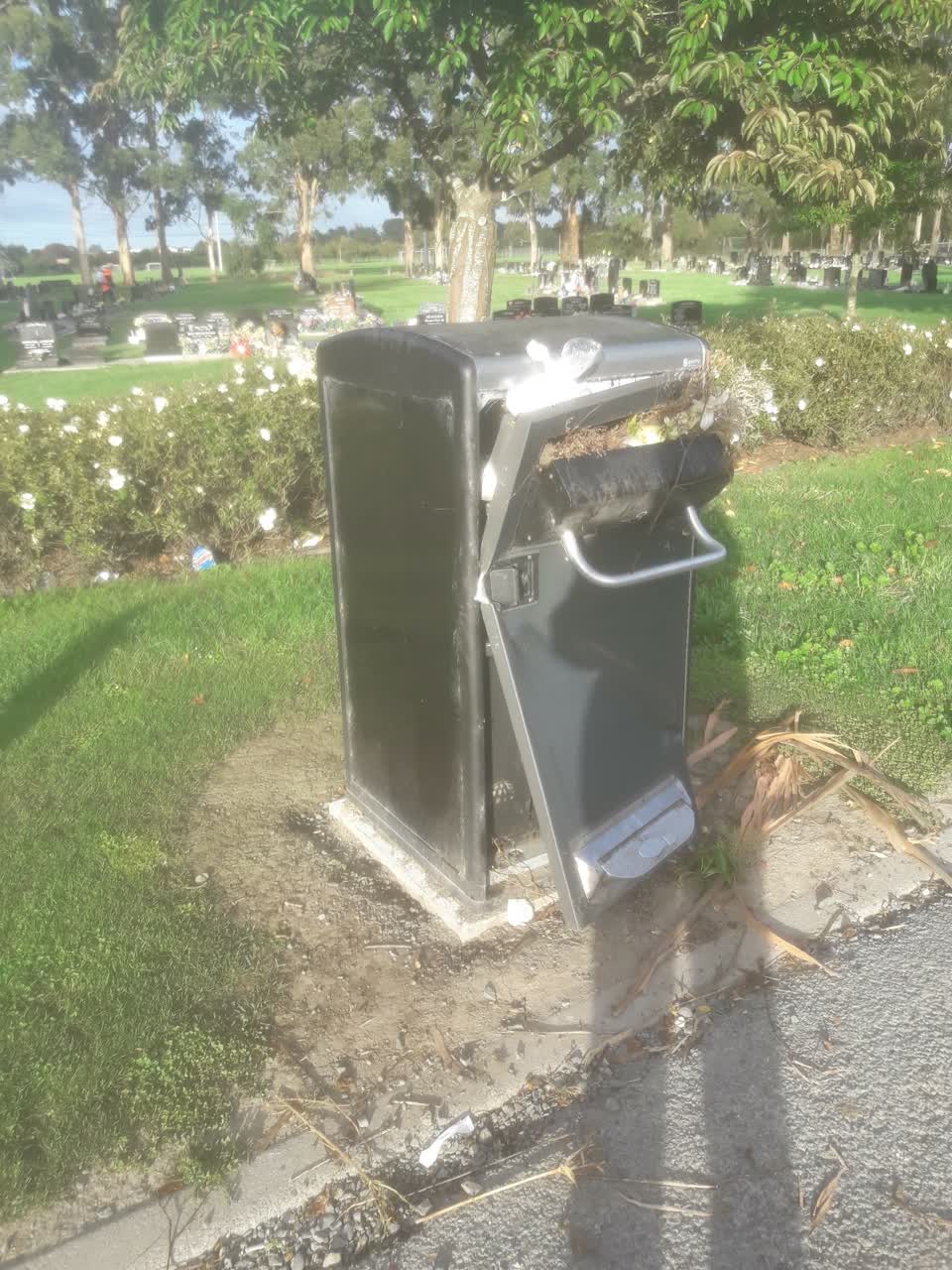 The photograph attached to this rubbish/recycling report