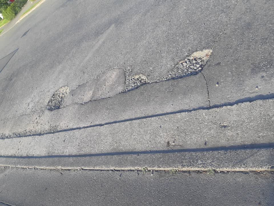 The photograph attached to this roading/streets report