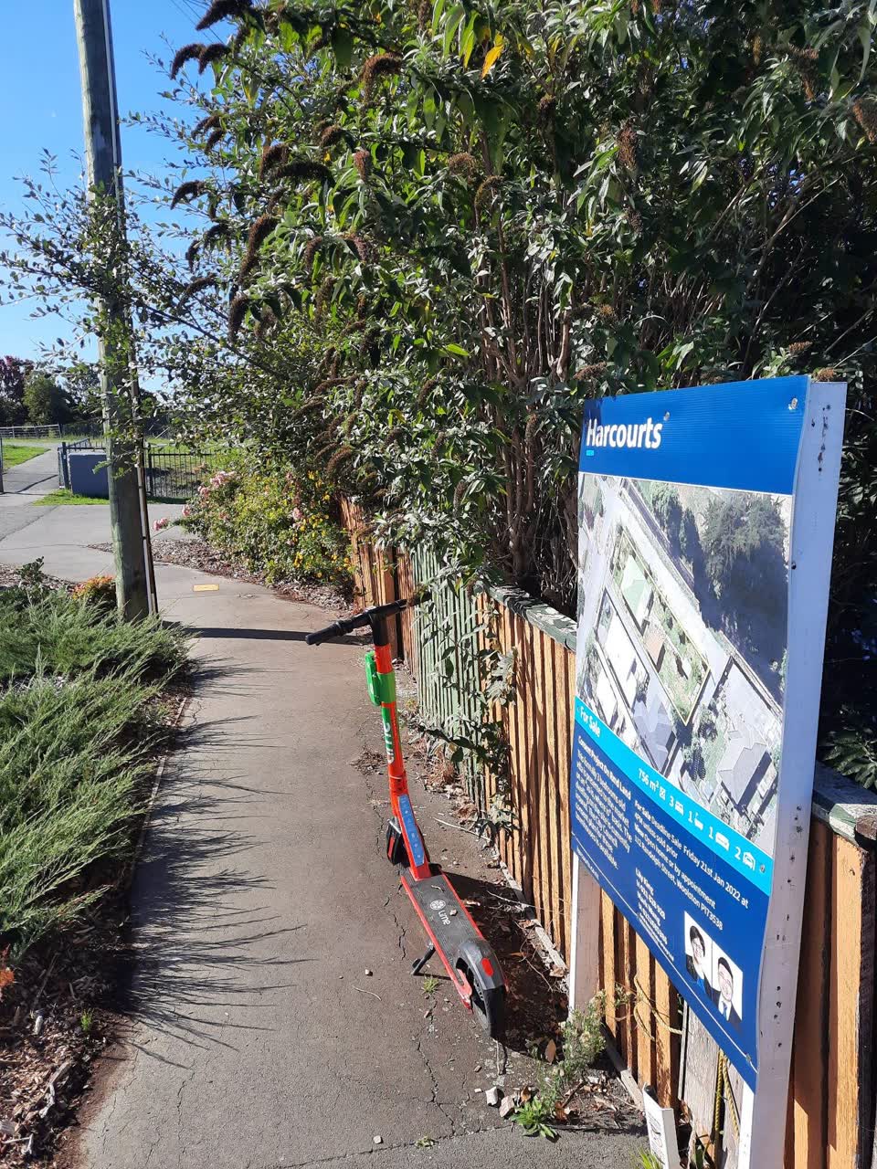 The photograph attached to this roading/streets report