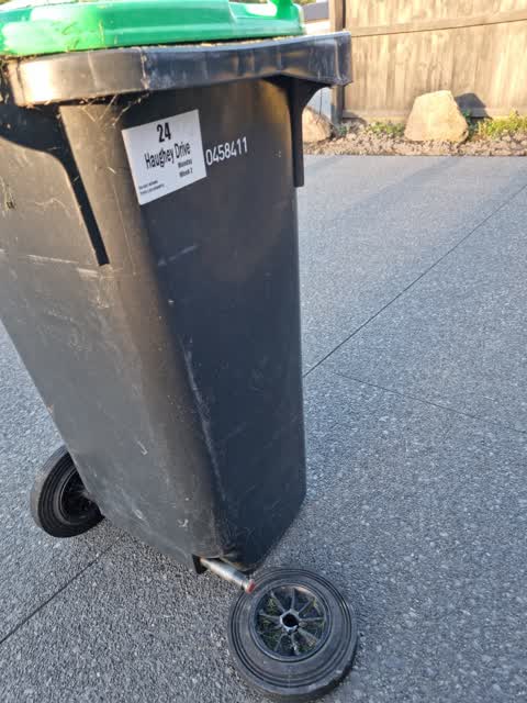 Rubbish/Recycling, a report photo