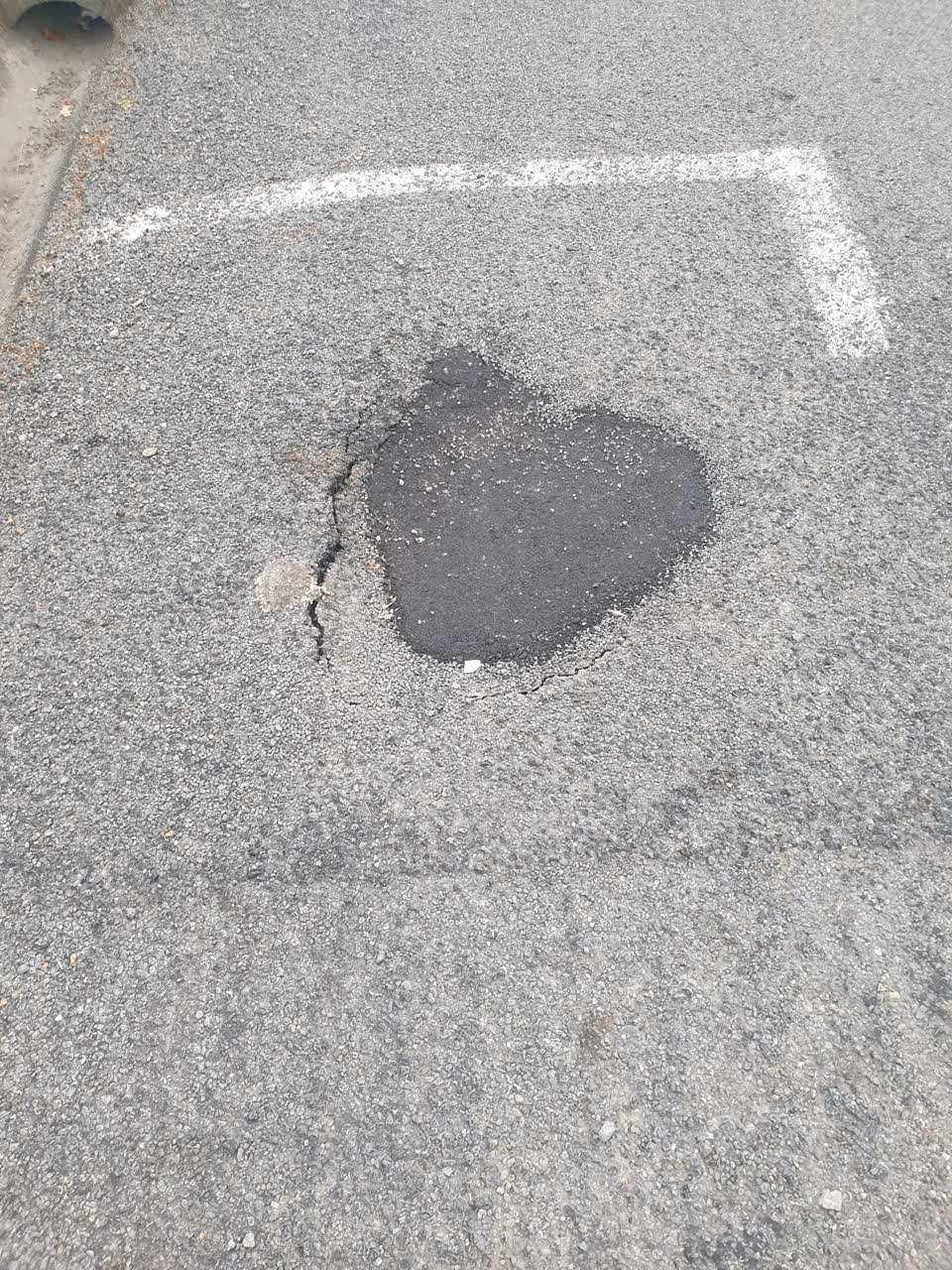 The photograph attached to this roading/streets report