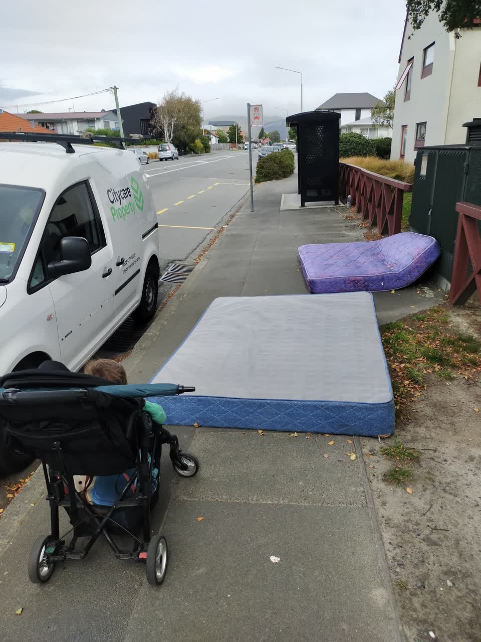 The photograph attached to this rubbish/recycling report