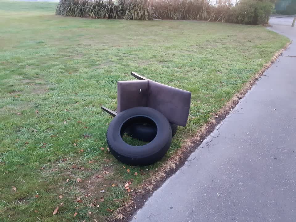 The photograph attached to this rubbish/recycling report