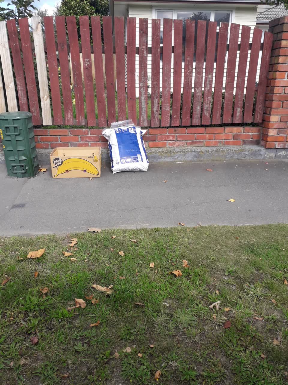 The photograph attached to this rubbish/recycling report