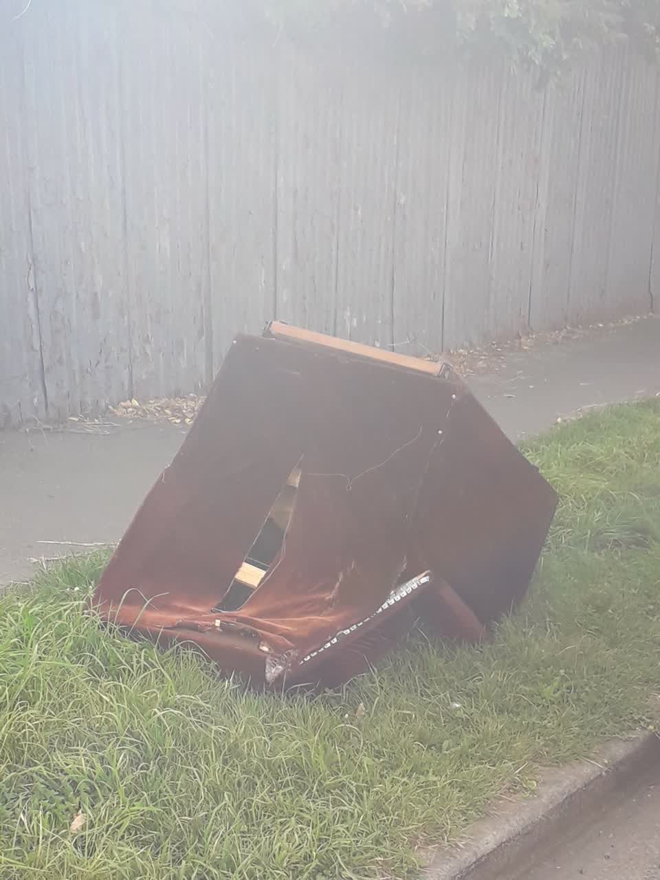The photograph attached to this rubbish/recycling report
