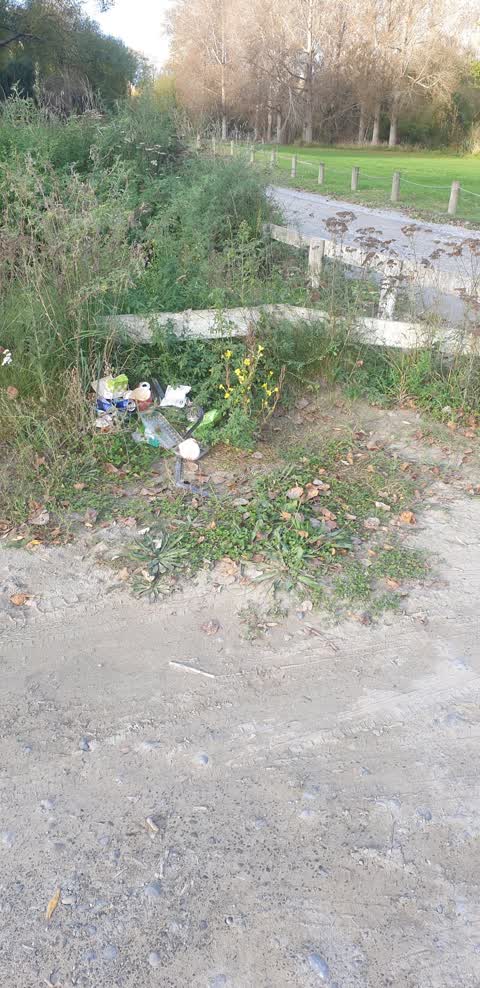 Rubbish/Recycling, a report photo