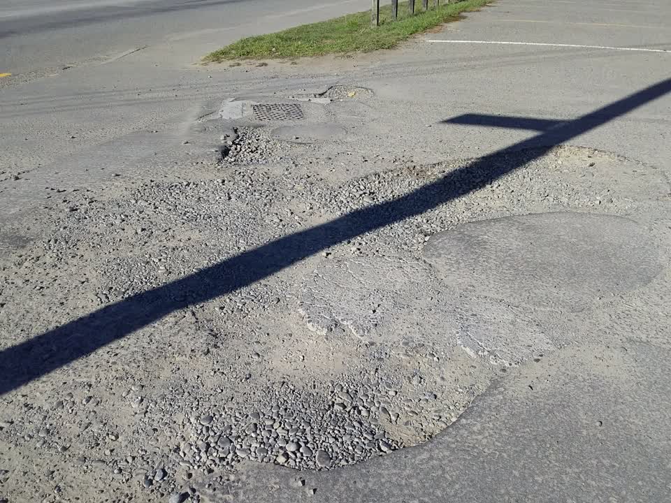 The photograph attached to this roading/streets report