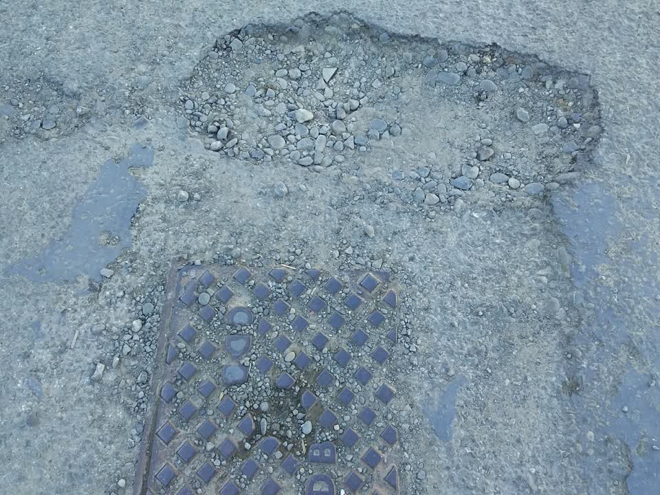 The photograph attached to this roading/streets report