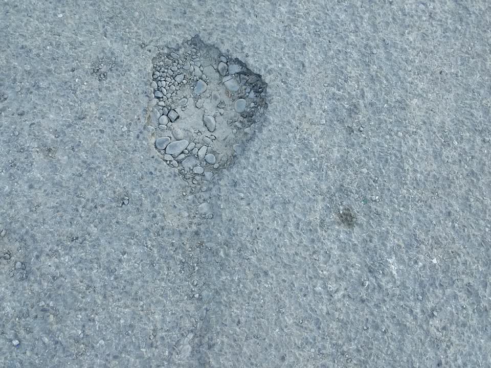 The photograph attached to this roading/streets report