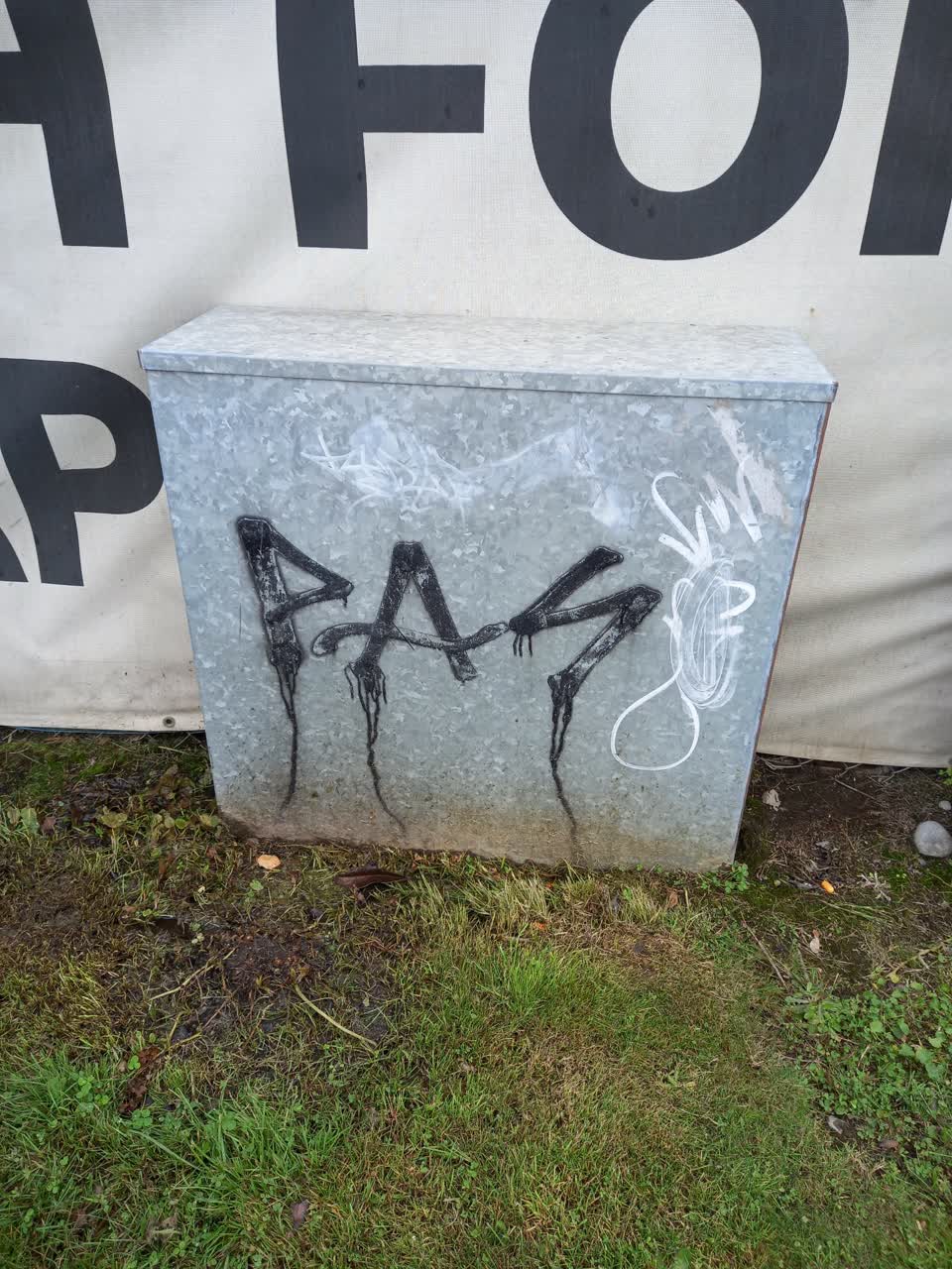 The photograph attached to this graffiti report