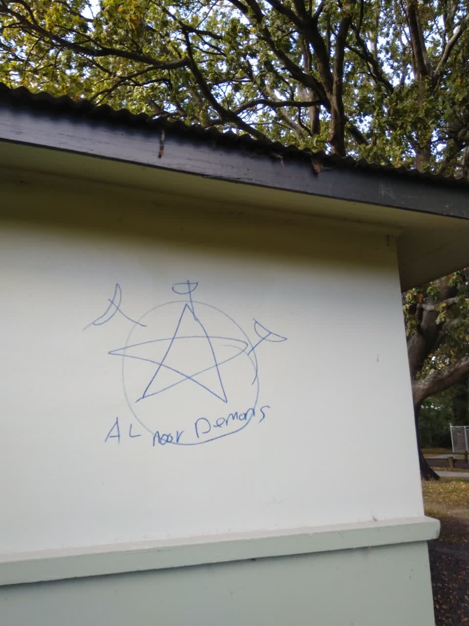 The photograph attached to this graffiti report