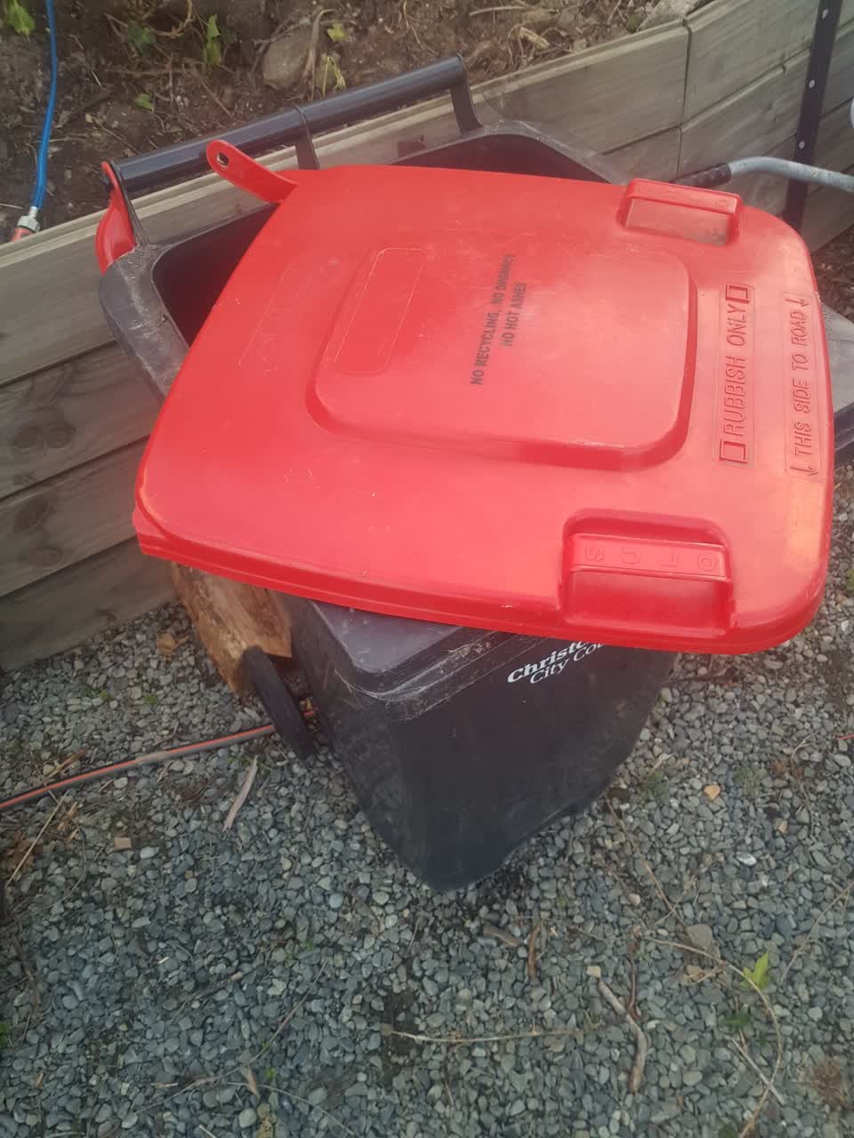 The photograph attached to this rubbish/recycling report