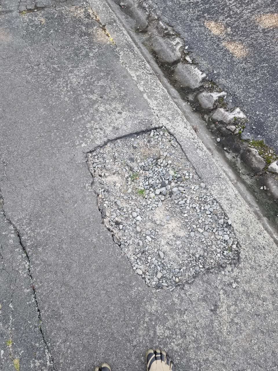 The photograph attached to this roading/streets report