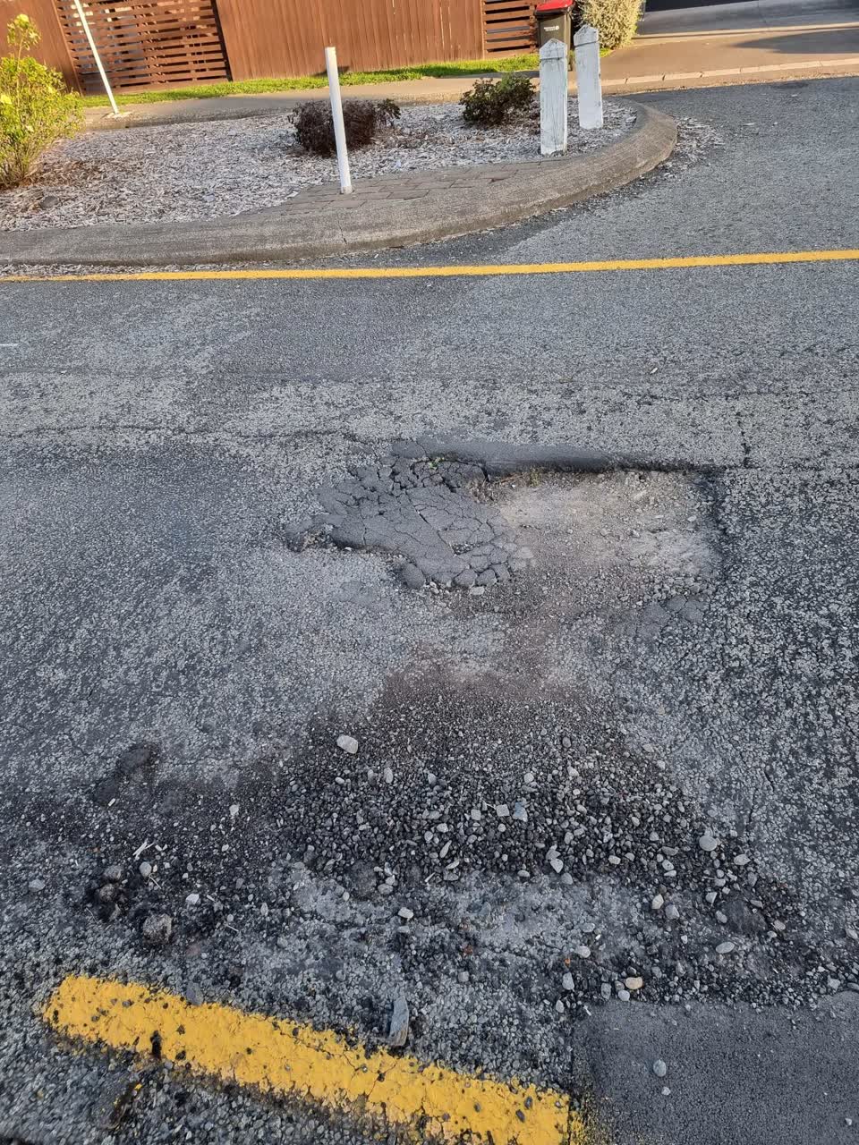 The photograph attached to this roading/streets report