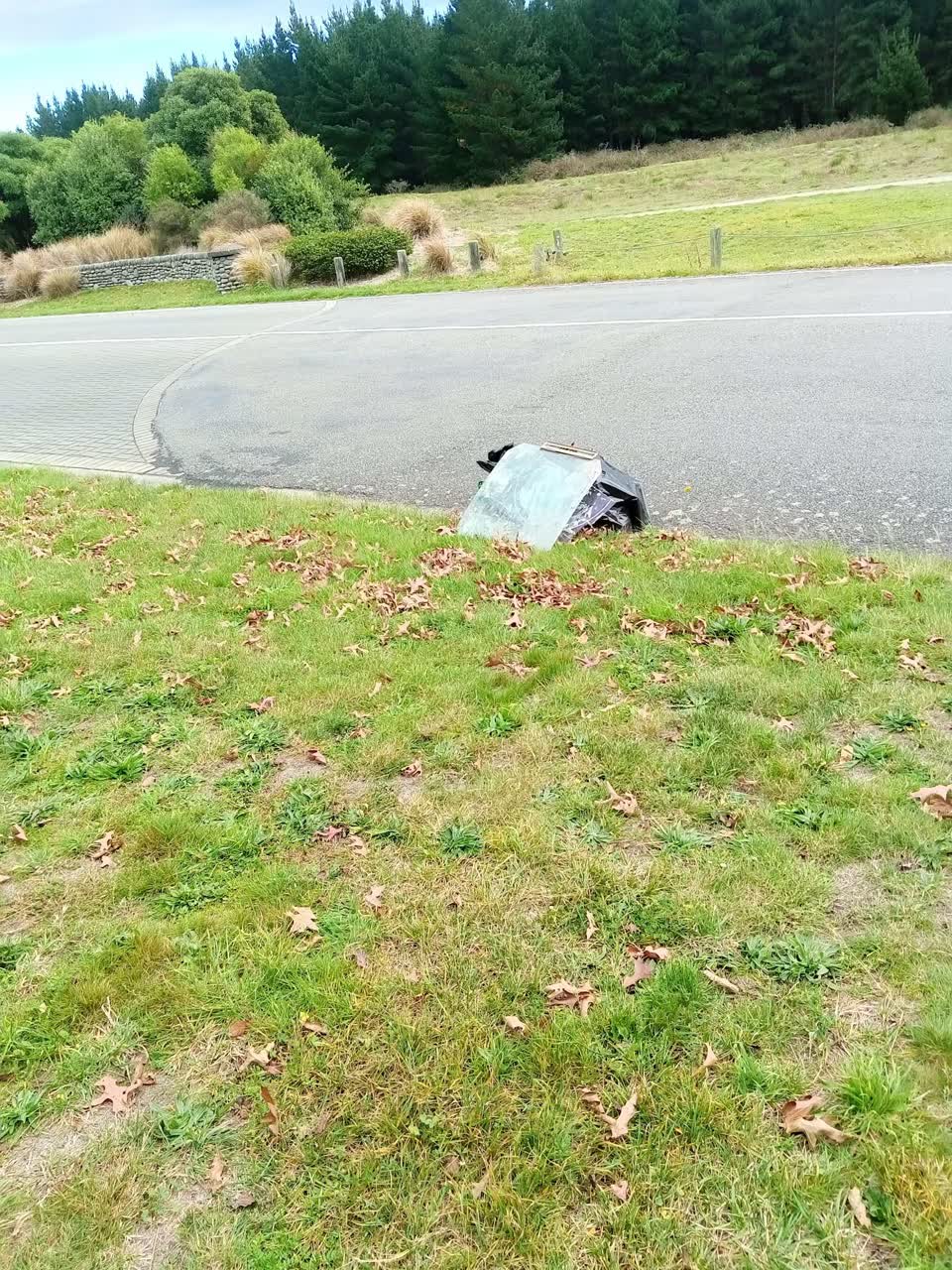 The photograph attached to this rubbish/recycling report