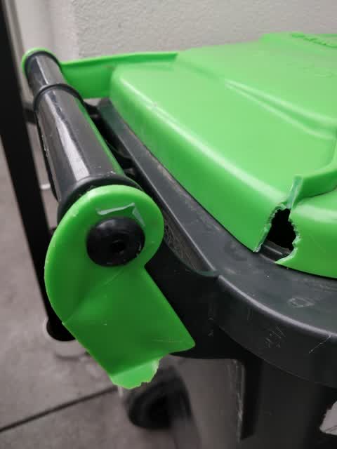 Rubbish/Recycling, a report photo