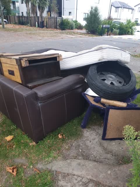 Rubbish/Recycling, a report photo