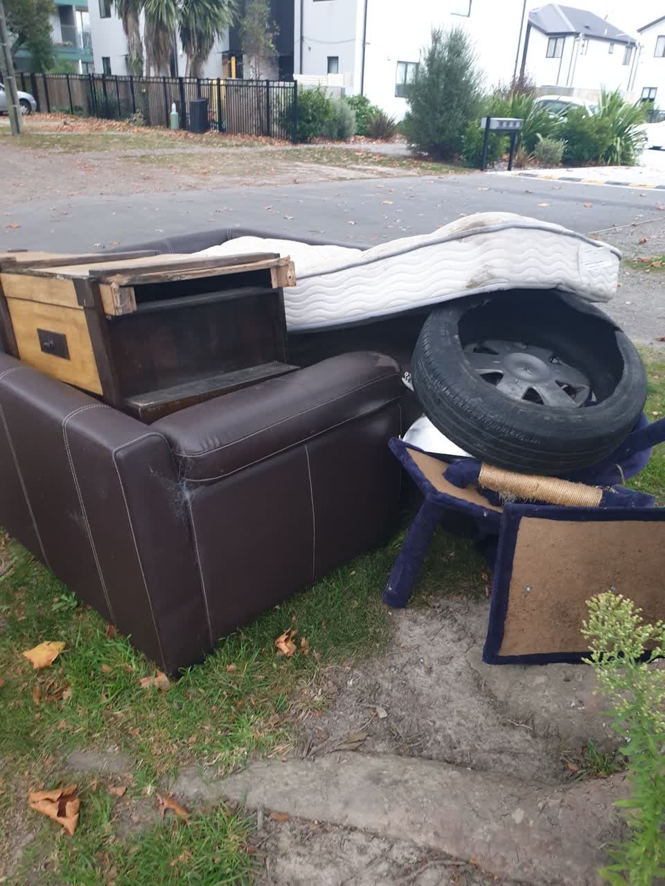 The photograph attached to this rubbish/recycling report