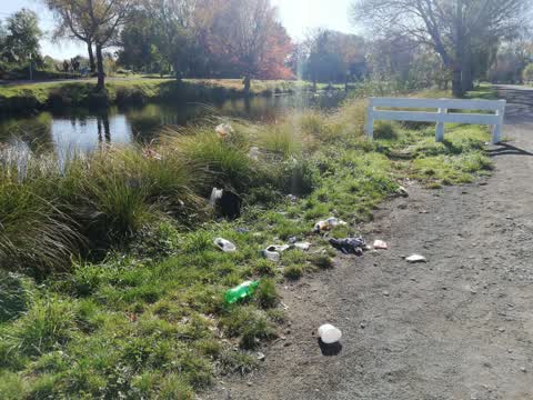 Rubbish/Recycling, a report photo