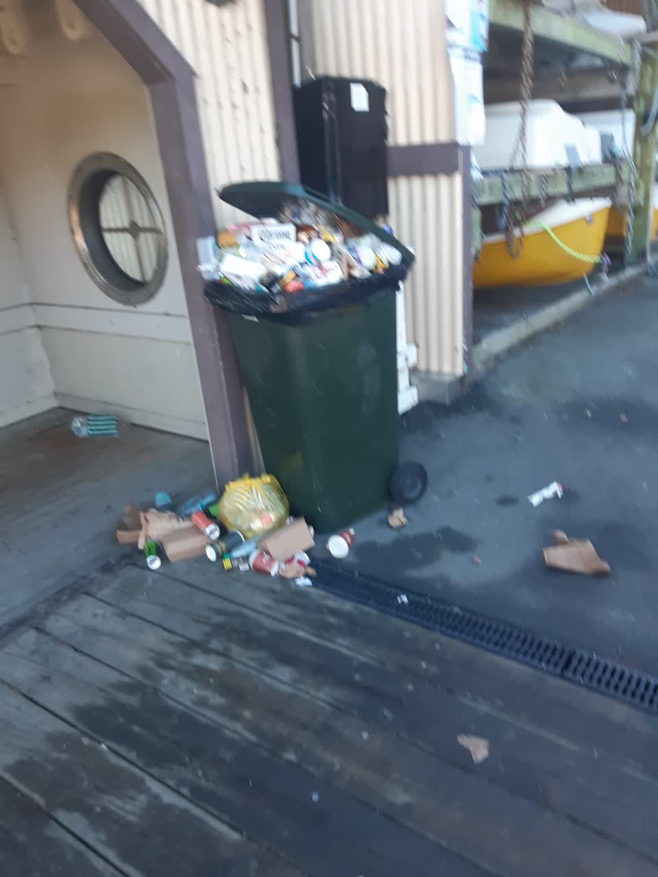 The photograph attached to this rubbish/recycling report